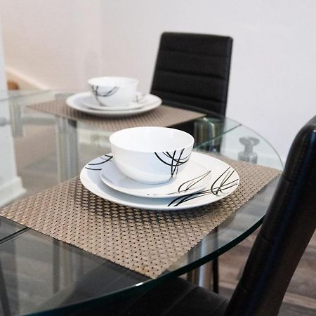Parking, Smart Tv'S In All Rooms! スウォンジー エクステリア 写真