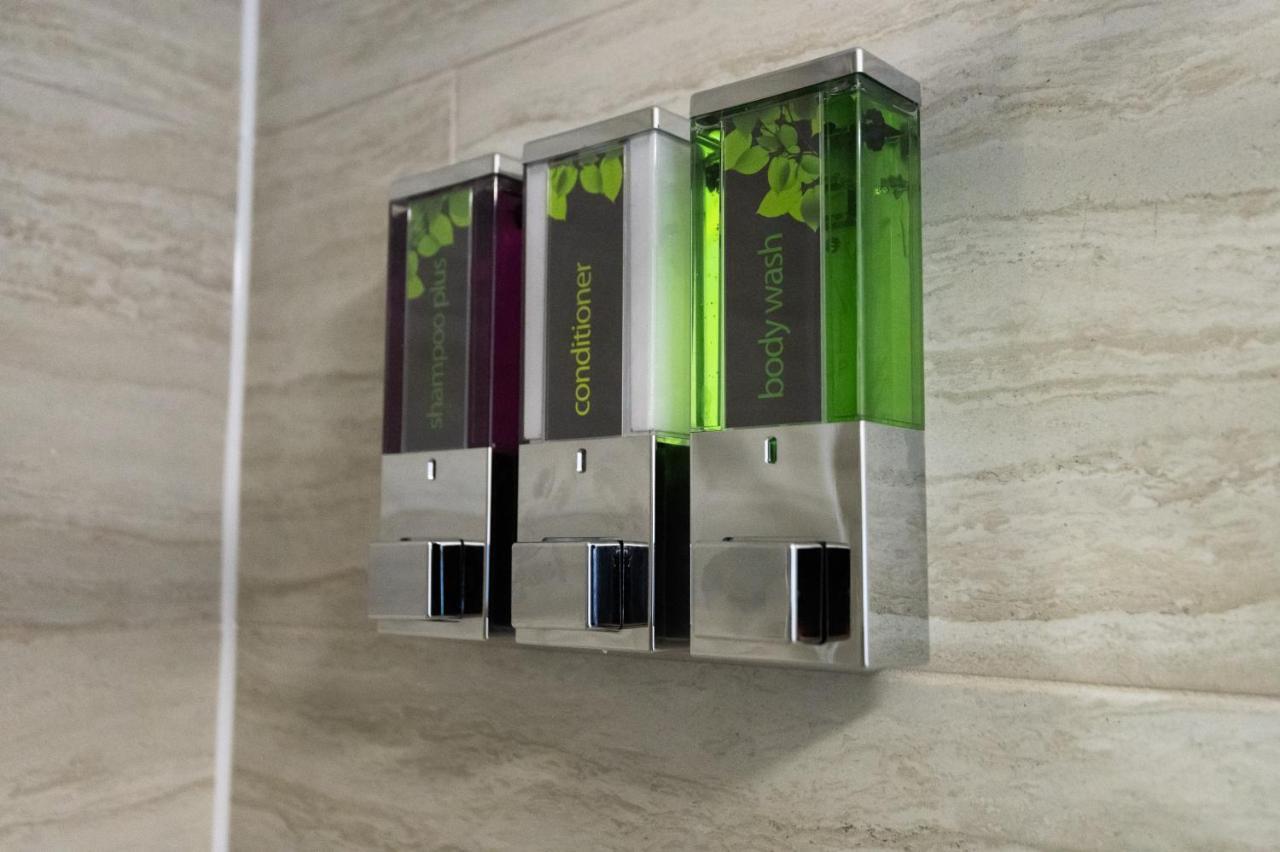 Parking, Smart Tv'S In All Rooms! スウォンジー エクステリア 写真