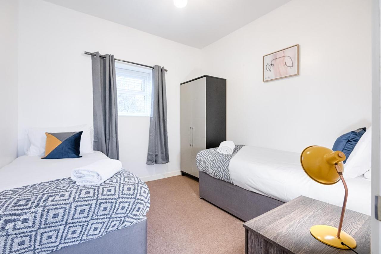 Parking, Smart Tv'S In All Rooms! スウォンジー エクステリア 写真